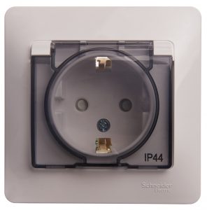 Systeme electric glossa Бел Розетка с/з со шторками с крышкой, ip44 (в сборе с рамкой) se gsl000148