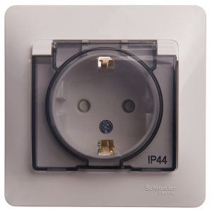 Systeme electric glossa Бел Розетка с/з со шторками с крышкой, ip44 (в сборе с рамкой) se gsl000148
