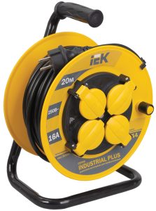 Iek industrial plus Катушка УК20 с т/з 4 места 2Р+pЕ/20метров 3х1,5мм2 ip44 industrial plus wkp15 16