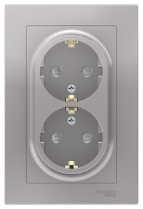 Systeme electric atlasdesign Алюминий Розетка с/з двойная, со шторками, 16А, в сборе se atn000326